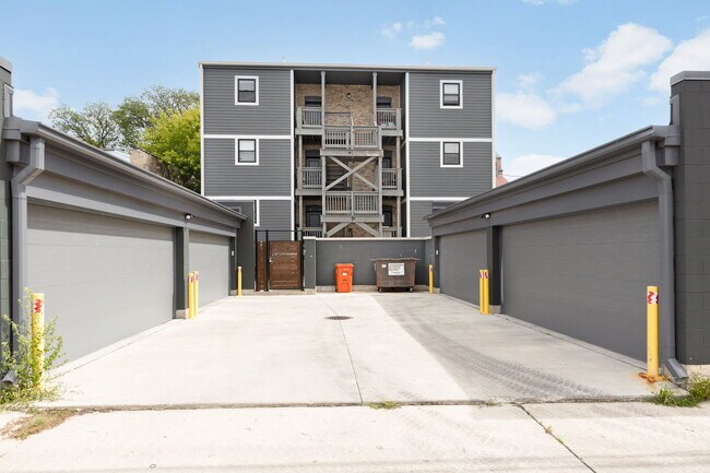 Building Photo - 7314 N Claremont Ave
