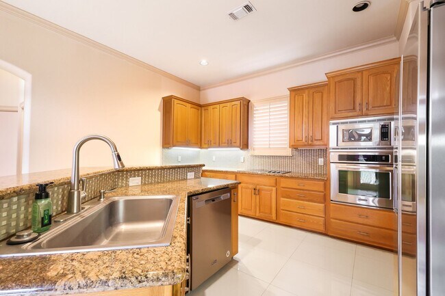 Building Photo - 3 Bedroom/2 Bath Stone Oak Subdivision