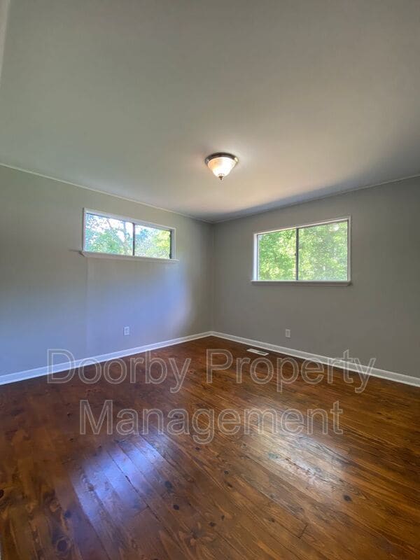 Building Photo - 304 McDonald Dr