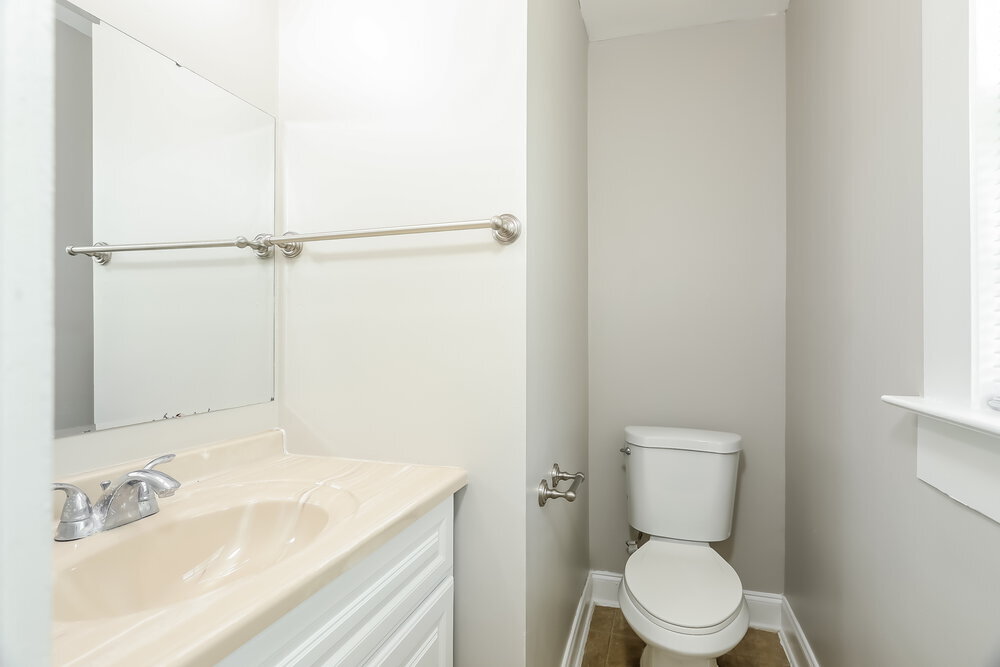 Building Photo - 624 9th Ave