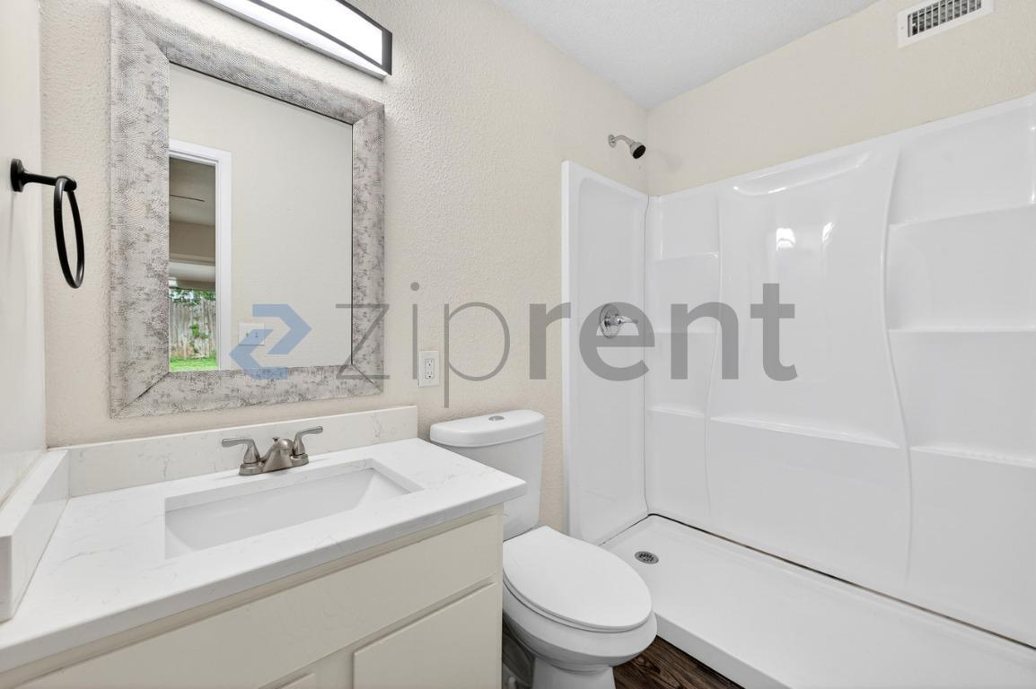 Building Photo - Unit 5022