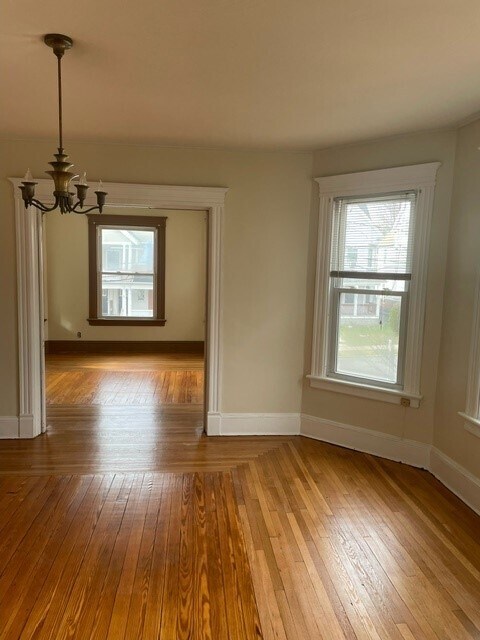 dining & living rooms - 48 Trinity St