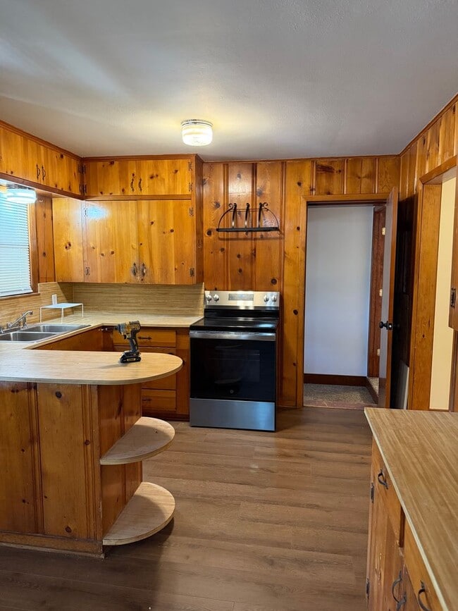 Building Photo - 3 Bedroom 3 Bath on an 1 Acre Landlord doe...