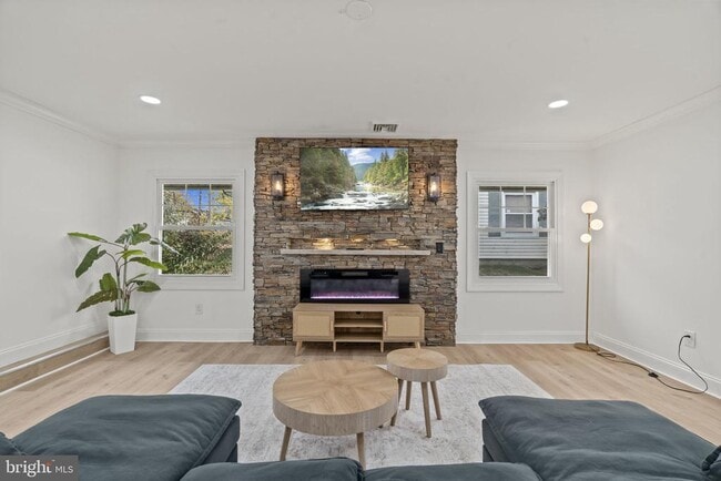 Building Photo - 5 Burgess Ln