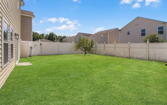 Building Photo - FOR RENT