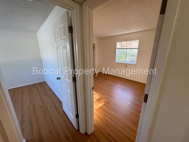 Building Photo - 1501 N Edmonds Dr