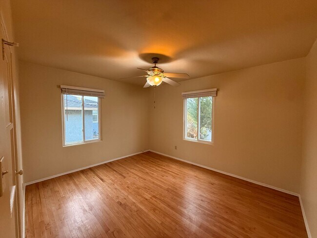 Building Photo - Charming 2BR/1BA home available in La Mesa with Large backyard!