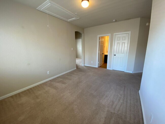 Building Photo - July Move-In Special