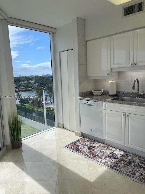 Building Photo - 4779 Collins Ave