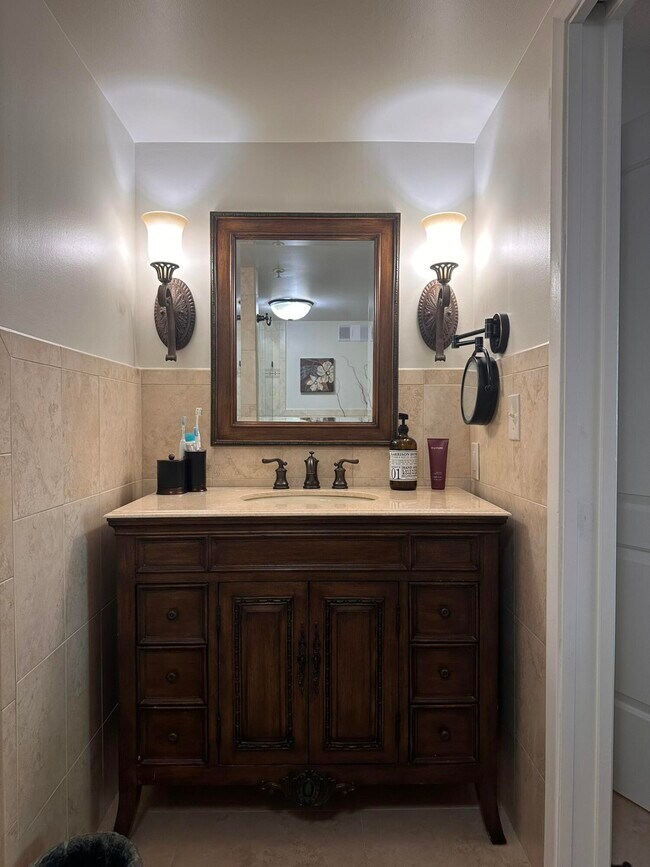 Building Photo - 180 Yacht Club Way