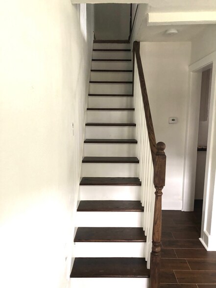 Building Photo - 1206 E Main St