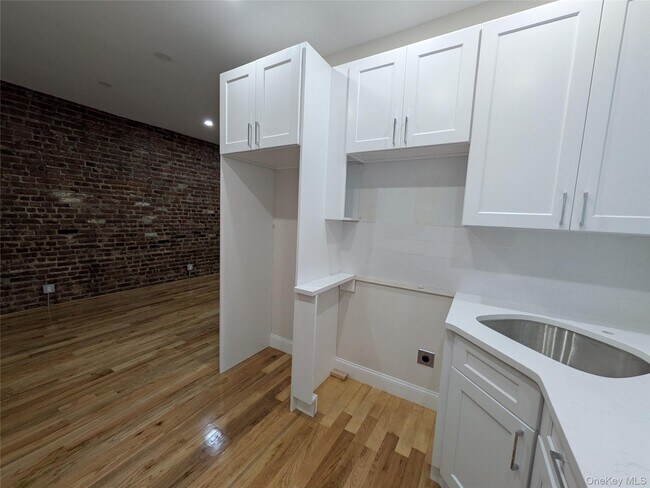 Building Photo - 104-44 42nd Ave