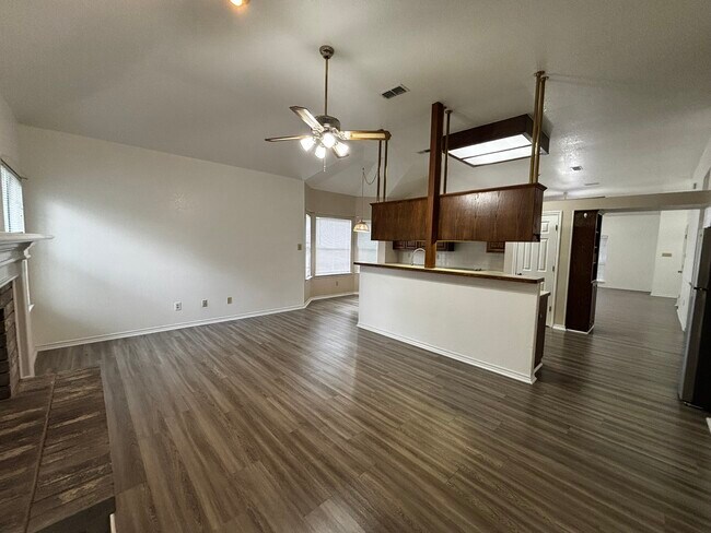 Building Photo - 13410 Alcanfor