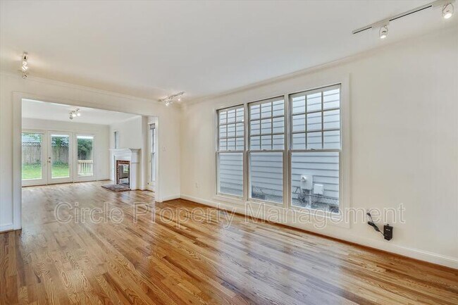 Building Photo - 1805 N Adams St