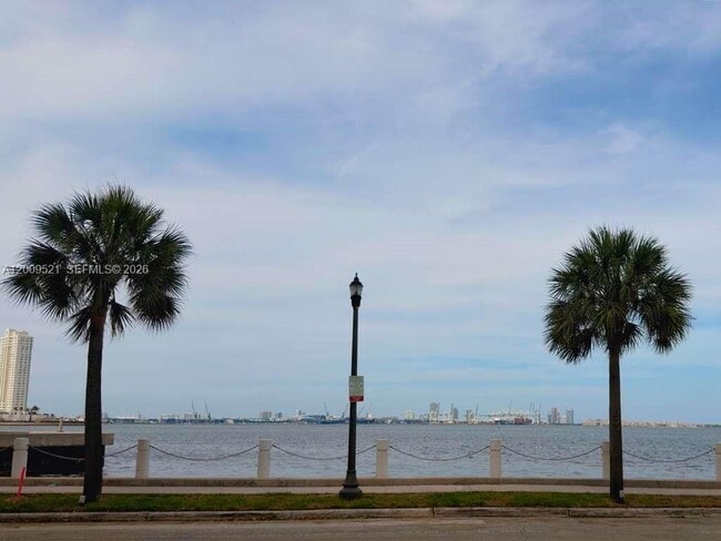 Building Photo - 1408 Brickell Bay Dr