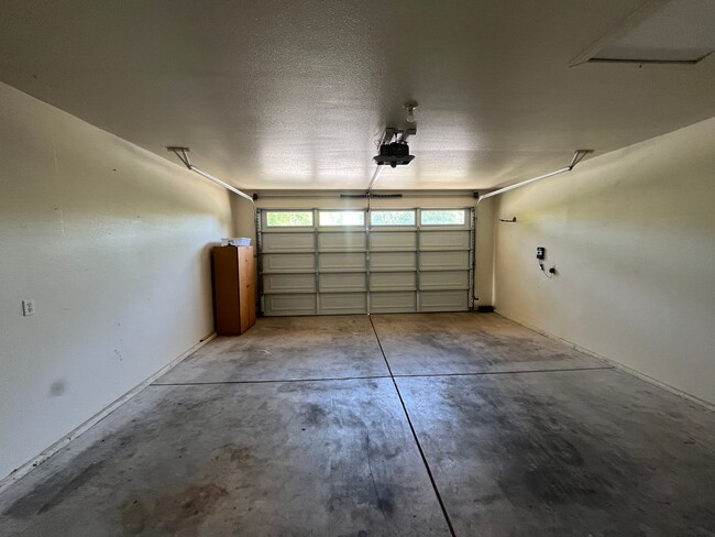 Building Photo - Great Three Bed House in Cul-De-Sac Neighb...