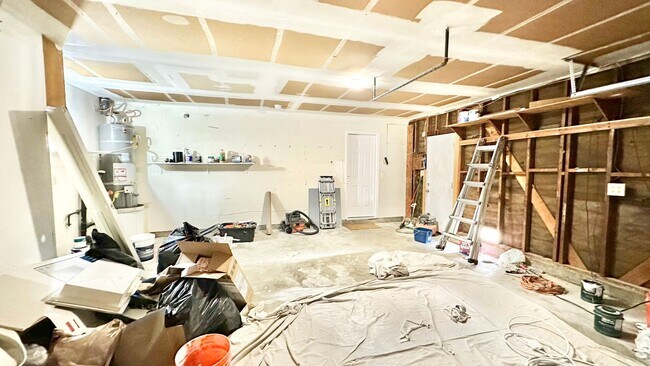 Building Photo - Beautifully Remodeled Single Story just of...