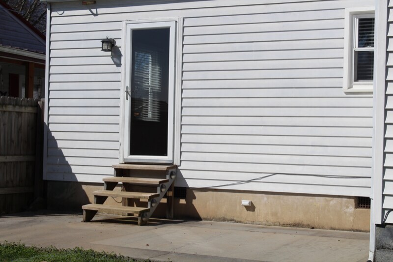Building Photo - 704 N Barton St
