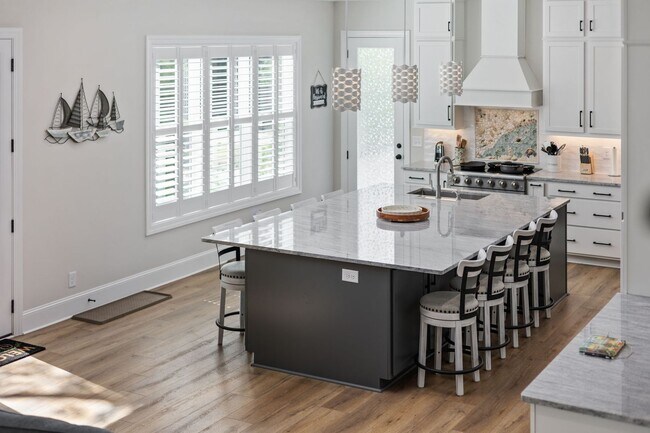 Building Photo - Gorgeous Custom Home Available for Snowbir...