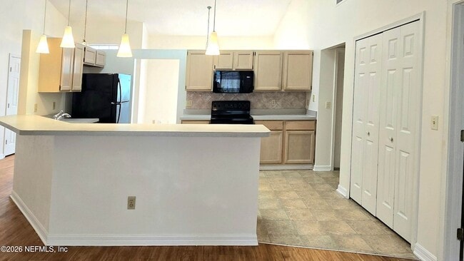 Building Photo - 8636 Charlesgate Cir N