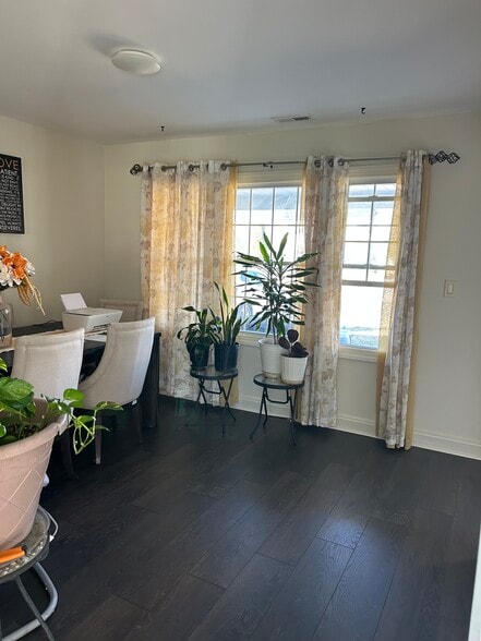 Building Photo - 24 Peachfield Ln