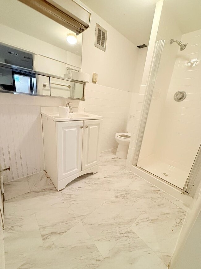 Building Photo - 3 bd 2 bath Ranch in Willoughby