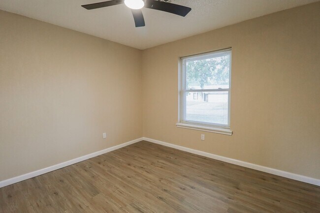 Building Photo - 3 bed/2bath! Fully remodeled!