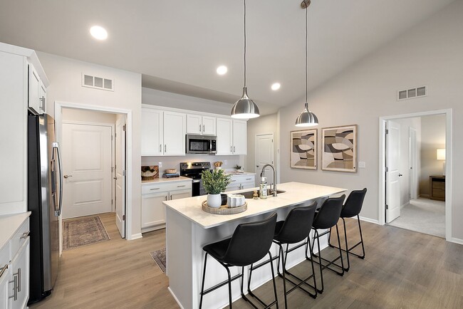 Building Photo - 3 Bedroom 3 Bathroom Townhome with First F...