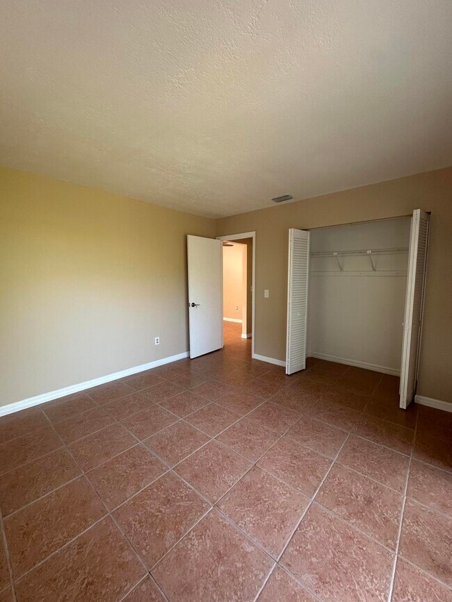 Building Photo - 958 Louisiana Ave