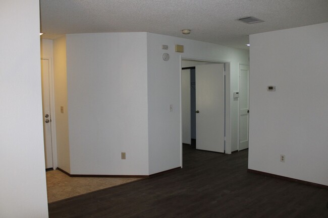 Building Photo - Downstairs 2 Bedroom, 1 Bathroom Hercules ...