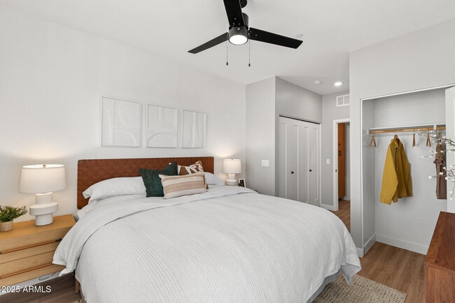 Building Photo - 1297 E Broadway Ave