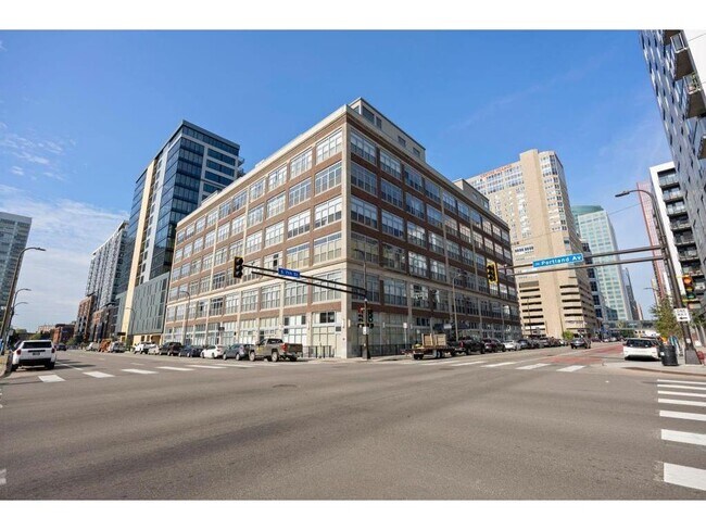 Building Photo - 521 S 7th St