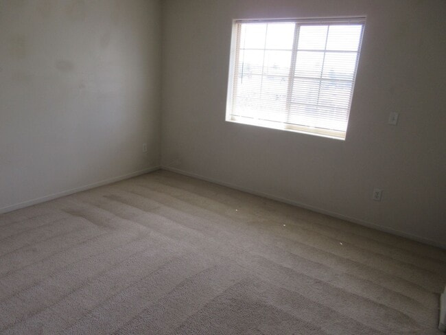 Building Photo - Move-In Discount -- 2 bedroom - 2 bath With Garage!