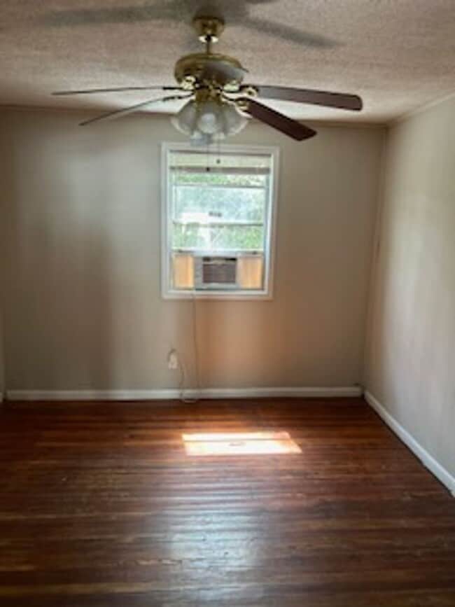 Building Photo - 68 Maple St