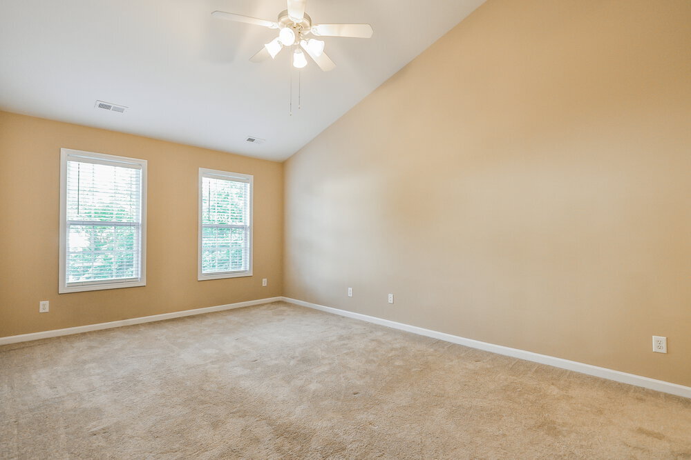 Building Photo - 136 Roan Dr