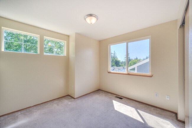Building Photo - 14736 SE 185th Pl