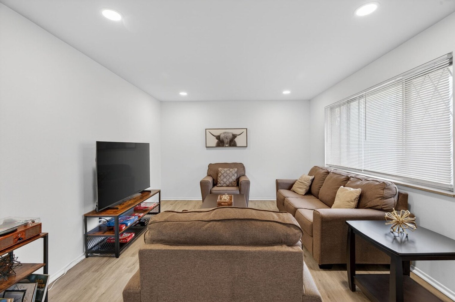 Building Photo - 1553 Cove Ln