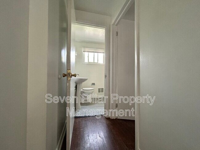 Building Photo - 339 S Napoleon Ave