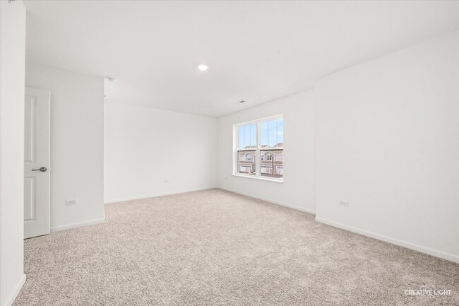 Building Photo - 142 Henderson St