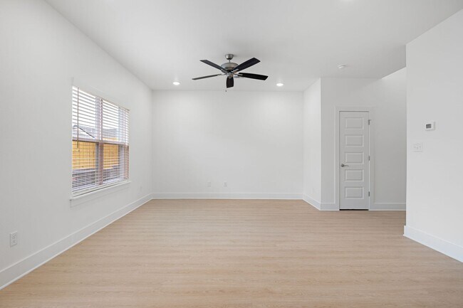 Building Photo - The Retreat at Been Road Villas 3 Bed, 2 Bath