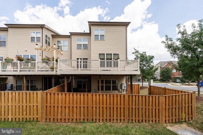 Building Photo - 42541 Dreamweaver Dr