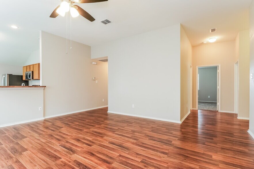 Building Photo - 8020 Summer Stream Dr