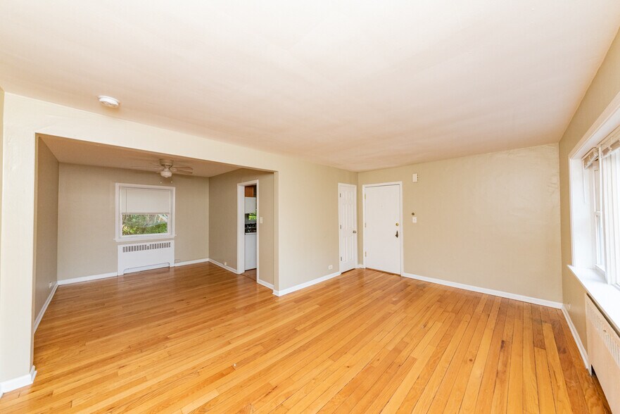 Building Photo - 233 Custer Ave