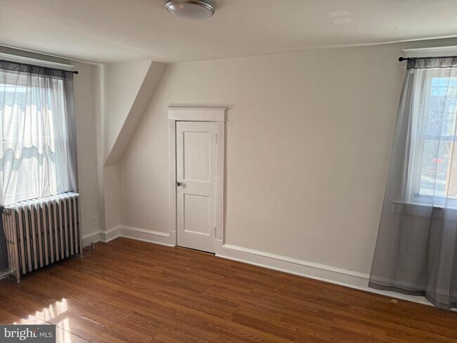 Building Photo - 261 Long Ln