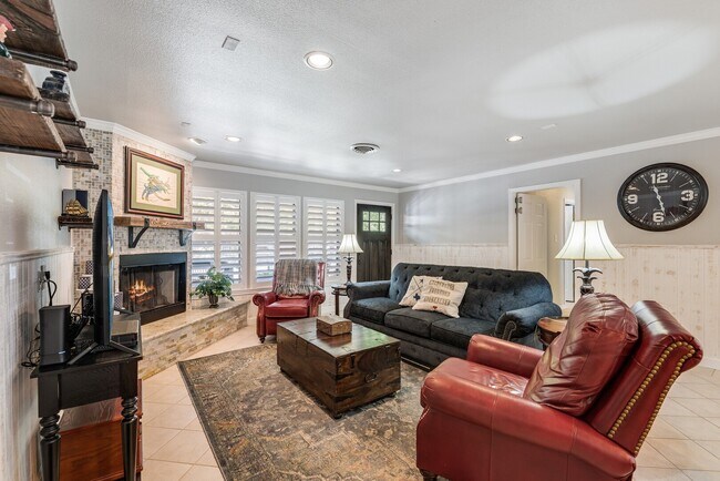Building Photo - 1011 Timber Elm