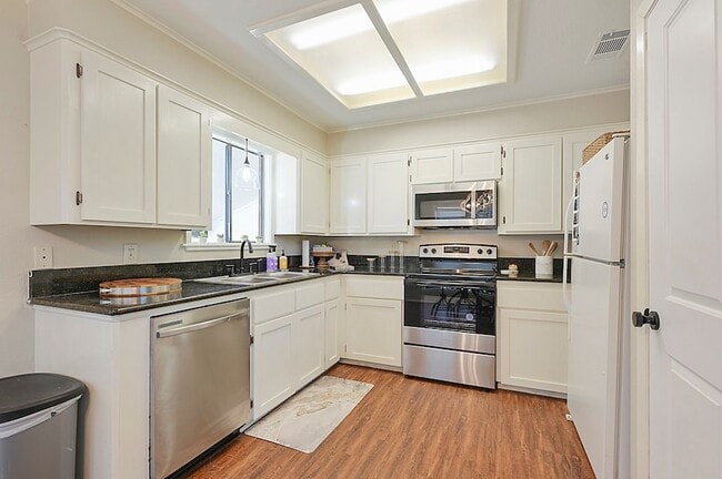 Building Photo - 3015 Adrienne Dr