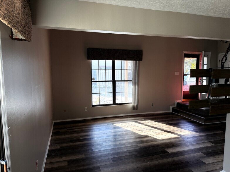 Building Photo - 1492 Sanzon Dr