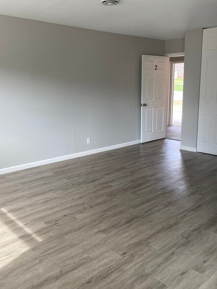 Building Photo - 103 lasalle st