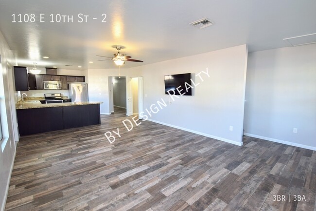 Building Photo - Modern 3 Bed 3 Bath - Less than 1 Mile to ...