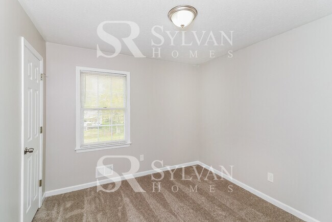 Building Photo - Enjoy living the good life in this 3 bedroom, 2 bathroom home